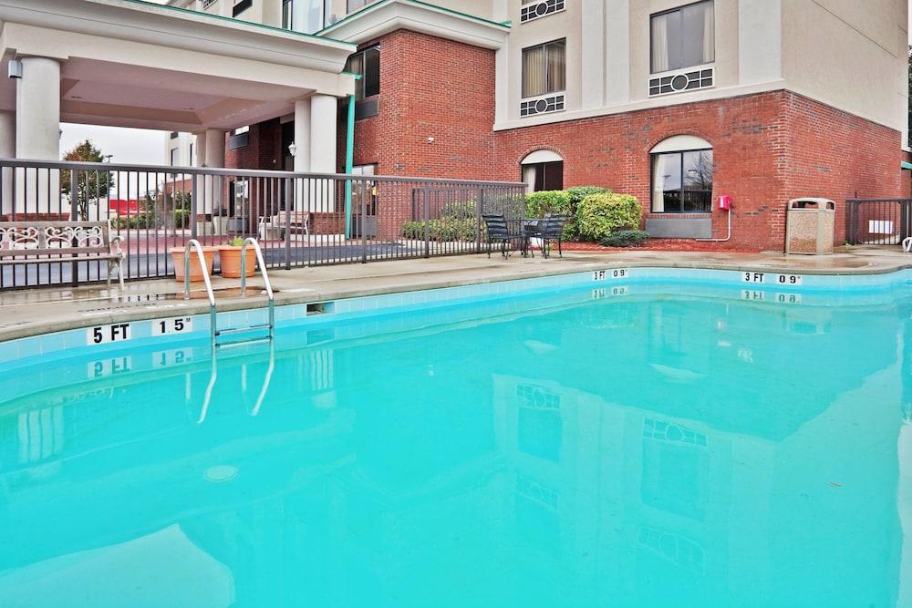 Holiday Inn Express & Suites Wilson-Downtown By Ihg Luaran gambar