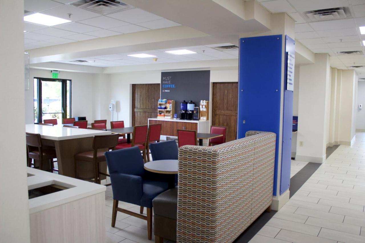 Holiday Inn Express & Suites Wilson-Downtown By Ihg Luaran gambar