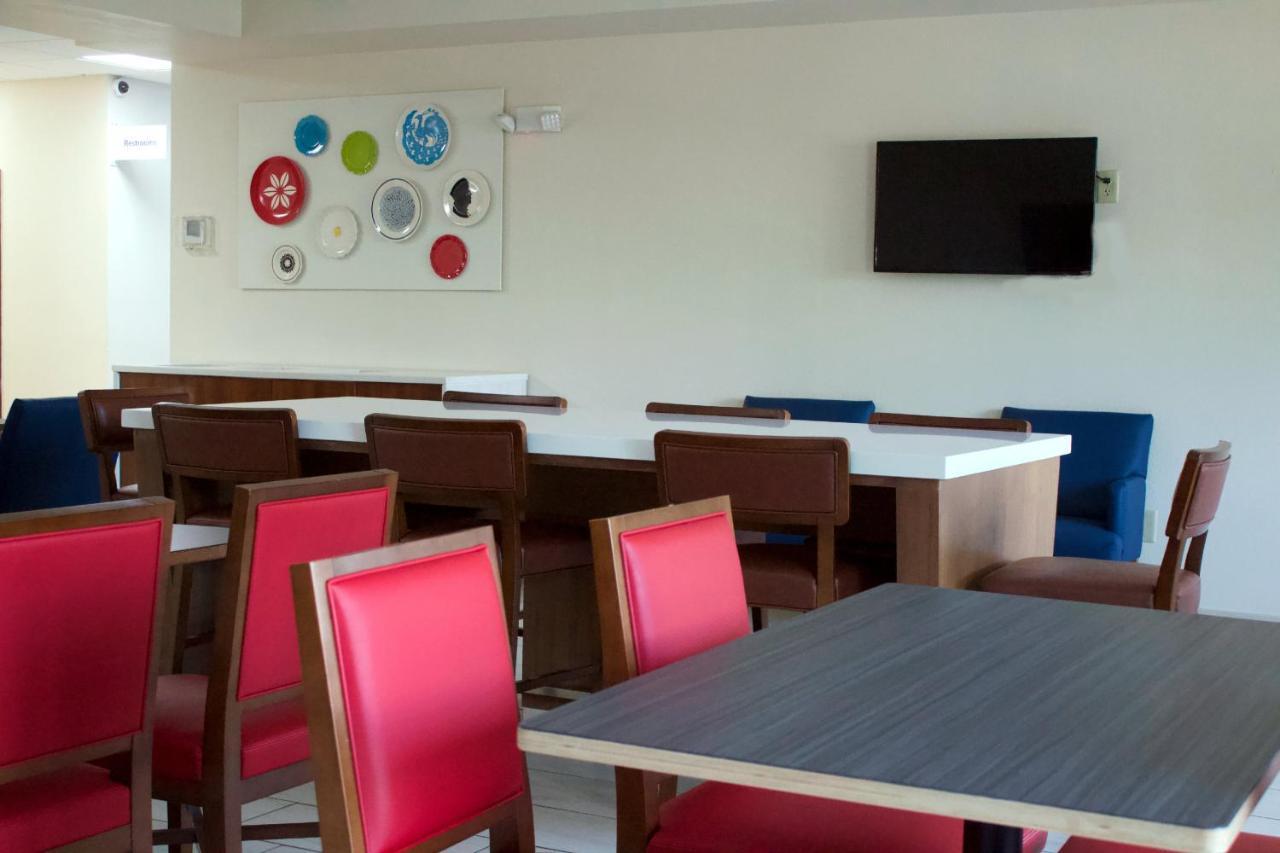 Holiday Inn Express & Suites Wilson-Downtown By Ihg Luaran gambar
