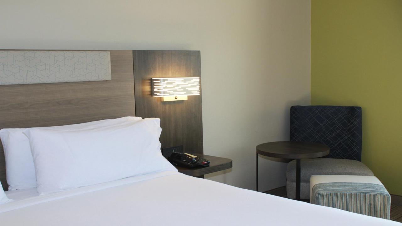 Holiday Inn Express & Suites Wilson-Downtown By Ihg Luaran gambar