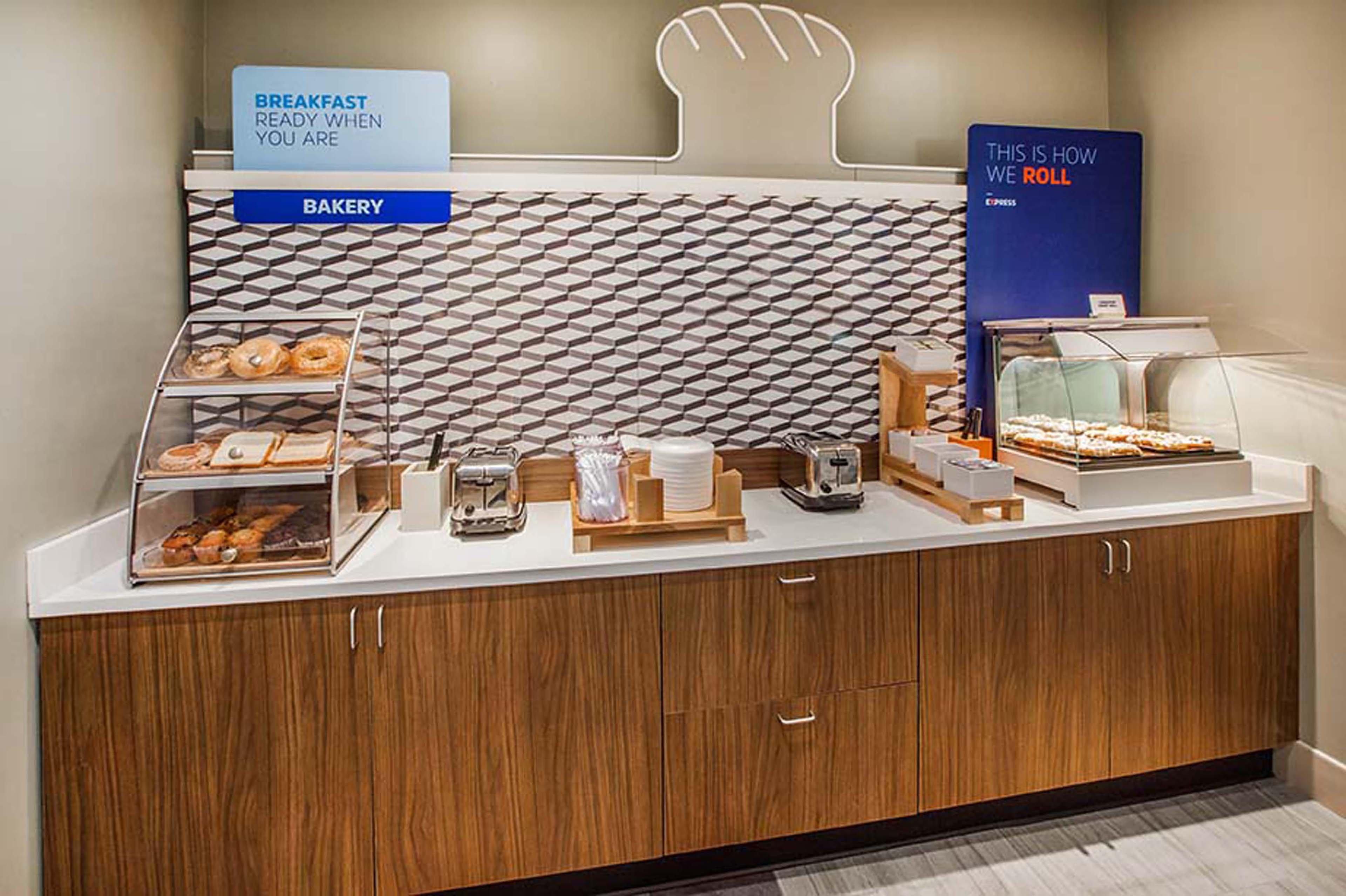 Holiday Inn Express & Suites Wilson-Downtown By Ihg Luaran gambar